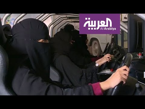 إقبال لافت للسعوديات على أجهزة قيادة السيارات الافتراضية