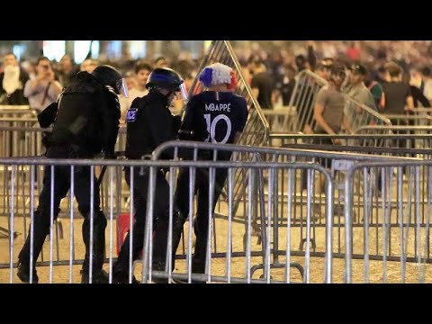 شاهد أعمال شغب في باريس عقب تأهل فرنسا لنهائي المونديال