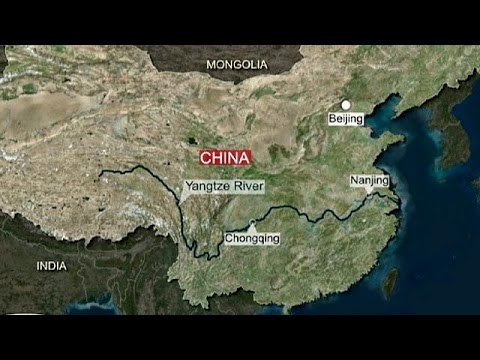 شاهد غرق سفينة تقل مئات الركاب في الصين