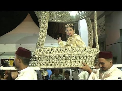 شاهد احتفالات المغاربة في صوم أولادهم للمرة الأولى في رمضان