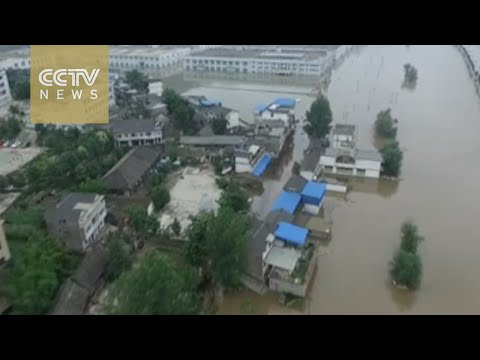 firefighters come to rescue of stranded villagers after sw china flood