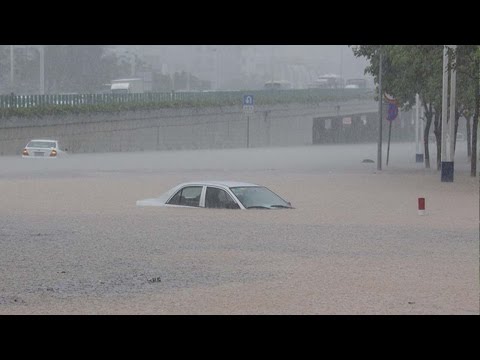 breaking rainstorm hits south china