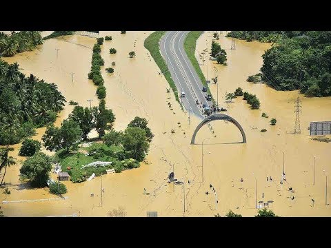 at least 193 killed by monsoon flooding