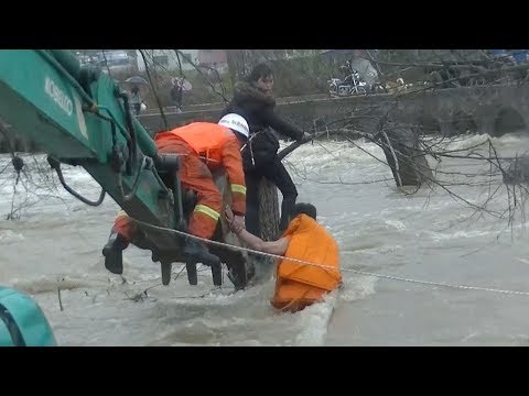 firefighters use excavator to save woman trapped in east china river