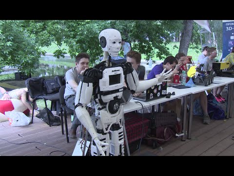 3dprinted humanoid recites poetry