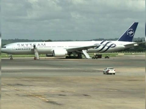 bomb scare forces air france plane to land