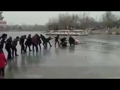 human ‘chain’ rescues tourists from ice hole in a lake