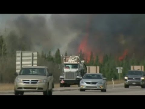 thousands flee growing fort mcmurray wildfire