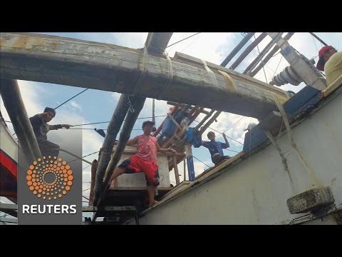 filipino fishermen face off with china