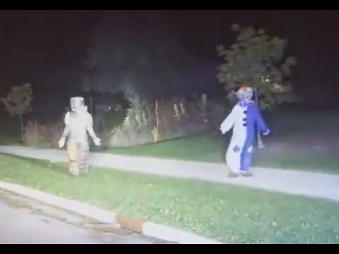 creepy clowns in 30second stare off with wisconsin police