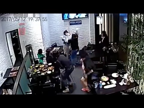 video of restaurant fight over noisy child sparks