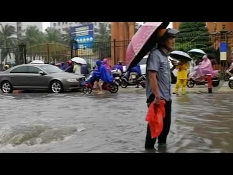 good samaritan guards manhole during a storm