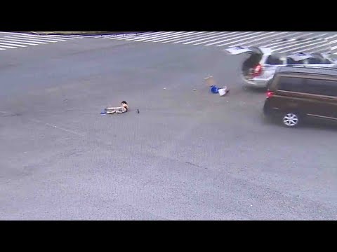 two children thrown out of car as cars crash