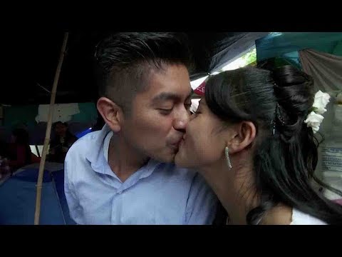 couple gets married despite mexico