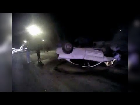 brave policemen save two teens from burning car