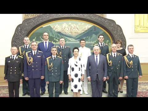 chinese first lady peng liyuan met russias alexandrov ensemble