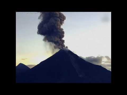 mexican fire volcano spewing ash