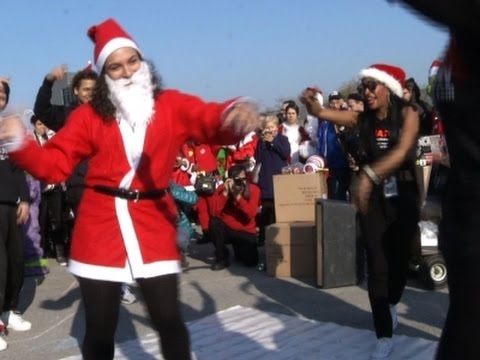 hundreds of barhopping saint nicks and costumed sidekicks